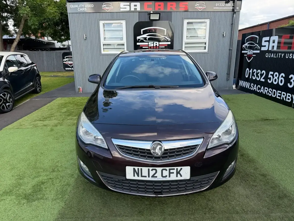 Used Vauxhall Astra 115 HP (84 kW) 2012 Brown Hatchback