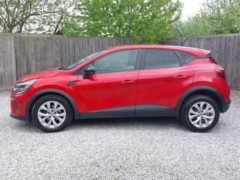 Used Renault Captur Iconic 91 HP (66 kW) 2022 Red SUV