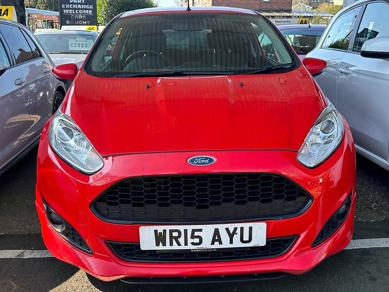 Used Ford Fiesta Zetec 125 HP (91 kW) 2015 Red Hatchback