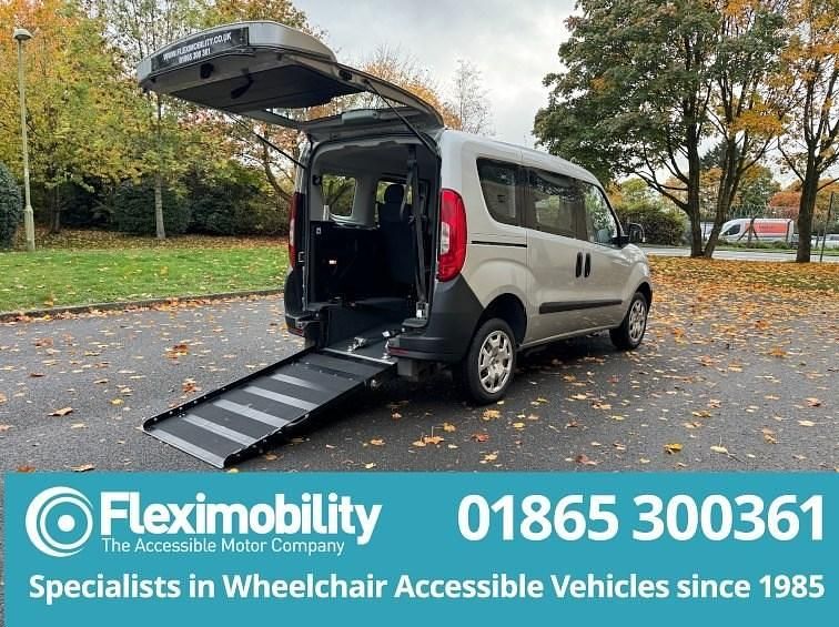 Silver Used 2017 Fiat Doblò Pop MPV | £9,950 (Fair price) - Image 1/4