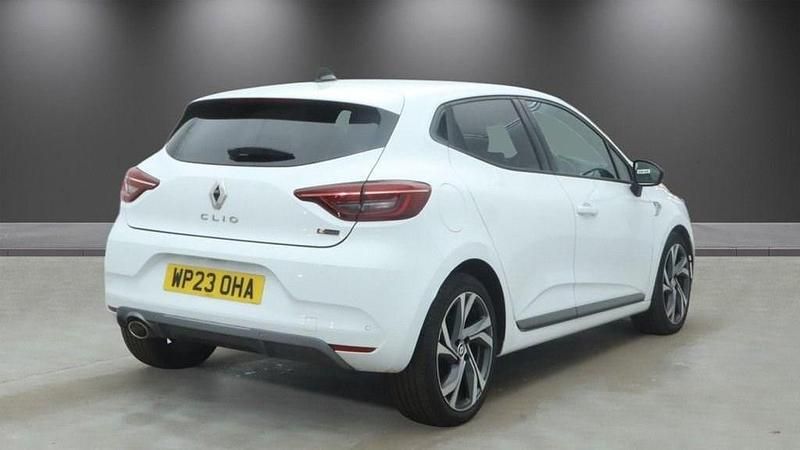 Used Renault Clio V RS Line 90 HP (66 kW) 2023 White Hatchback