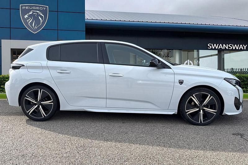 Used Peugeot 308 GT 130 HP (95 kW) 2023 White Hatchback