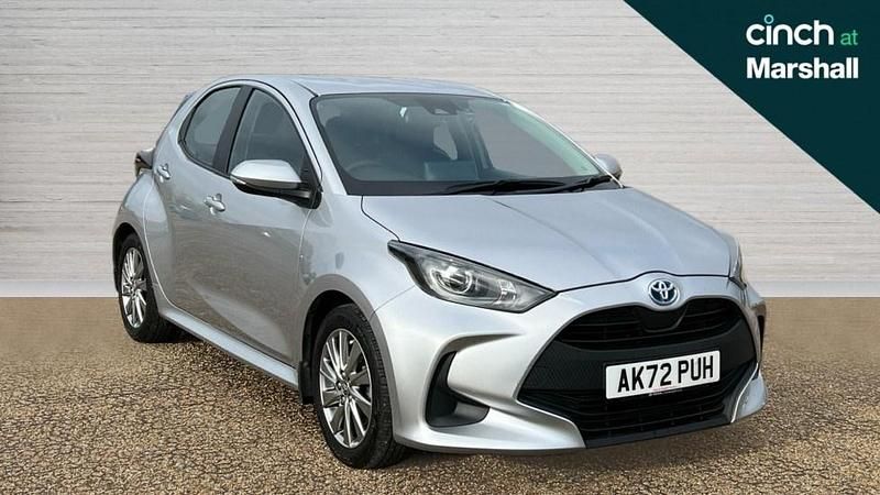 Silver Used 2022 Toyota Yaris Hybrid Hatchback | £16,490 (Good price) - Image 1/4