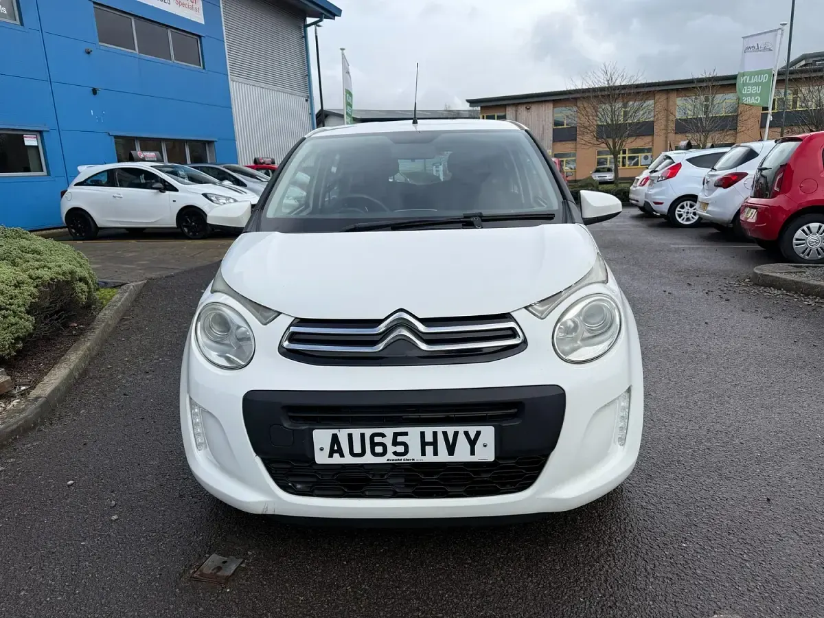 Used Citroën C1 Feel 68 HP (50 kW) 2015 White Hatchback