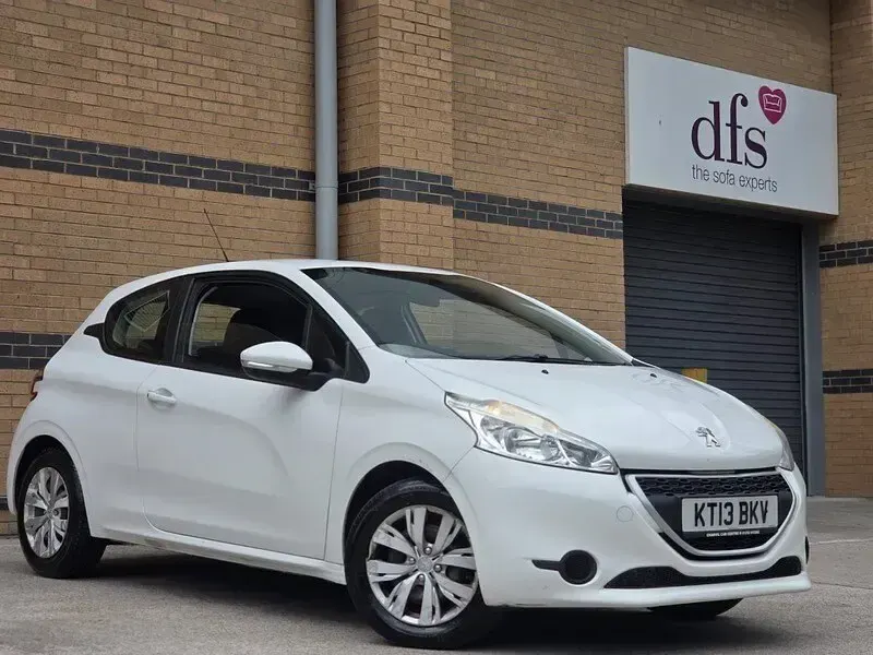 Used Peugeot 208 Access 82 HP (60 kW) 2013 White Hatchback