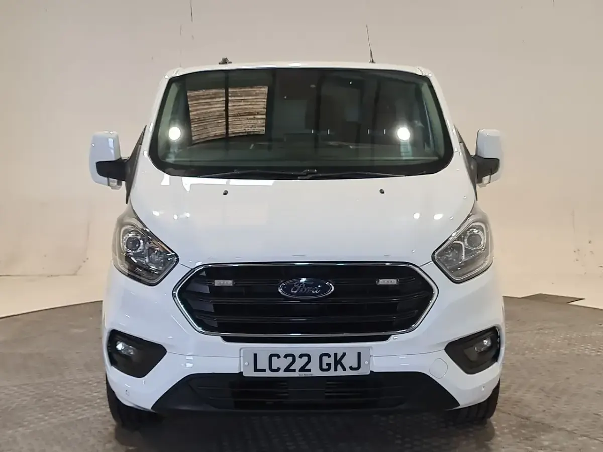 Used Ford Transit Custom Limited 130 HP (95 kW) 2022 White Van