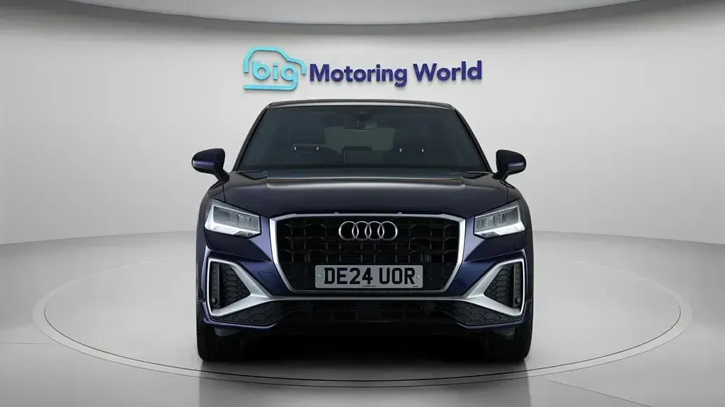 Używany Audi Q2 S-Line 150 KM (110 kW) 2024 Niebieski SUV