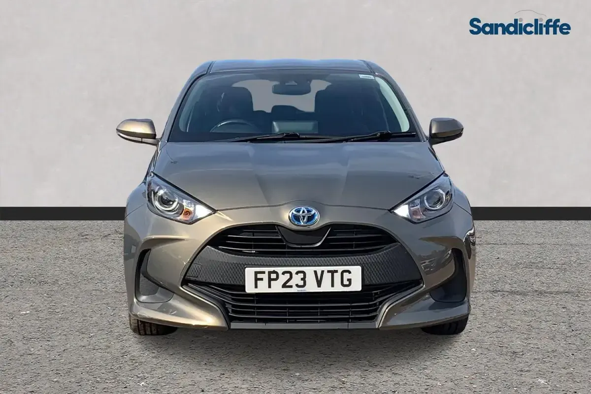 Used Toyota Yaris 116 HP (85 kW) 2025 Gold Hatchback