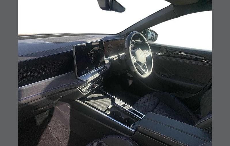 Used VW Passat R-line 147 HP (108 kW) 2024 Black Estate