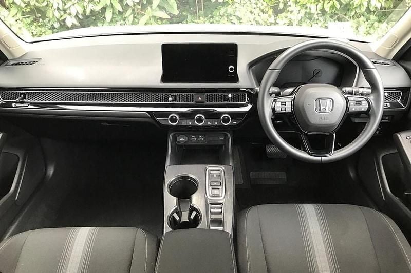 Used Honda Civic Elegance 143 HP (105 kW) 2024 White Hatchback