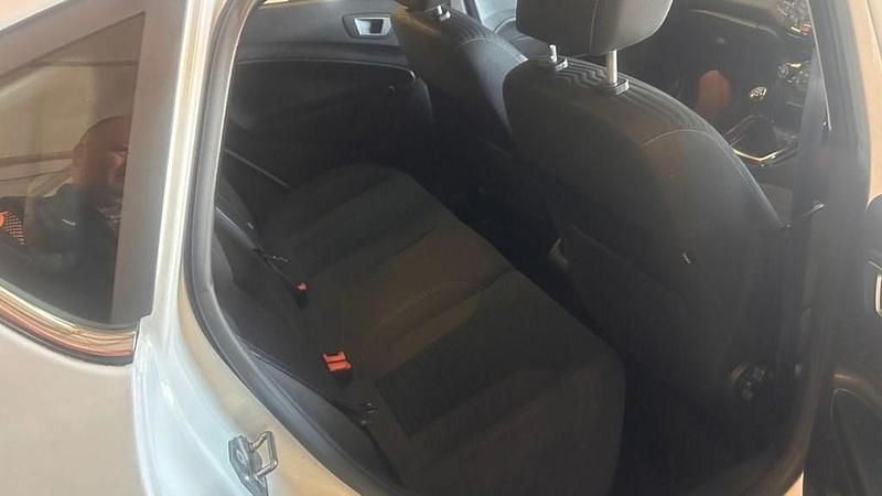 Used Ford Fiesta Zetec 75 HP (55 kW) 2015 White Hatchback
