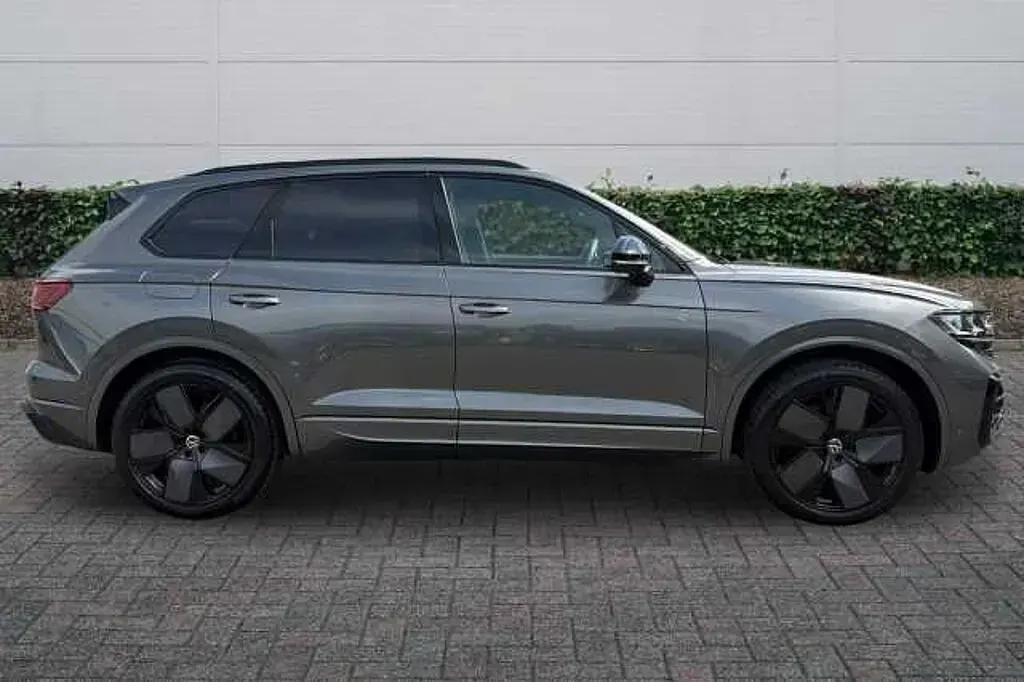 Used VW Touareg Black Edition 286 HP (210 kW) 2024 Grey SUV