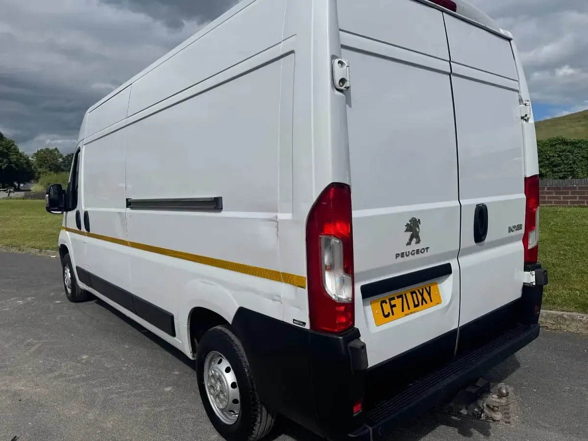 Used Peugeot Boxer 140 HP (102 kW) 2021 White Van