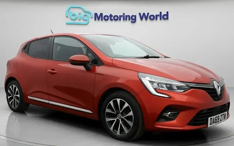 Used Renault Clio Iconic 101 HP (74 kW) 2020 Hatchback