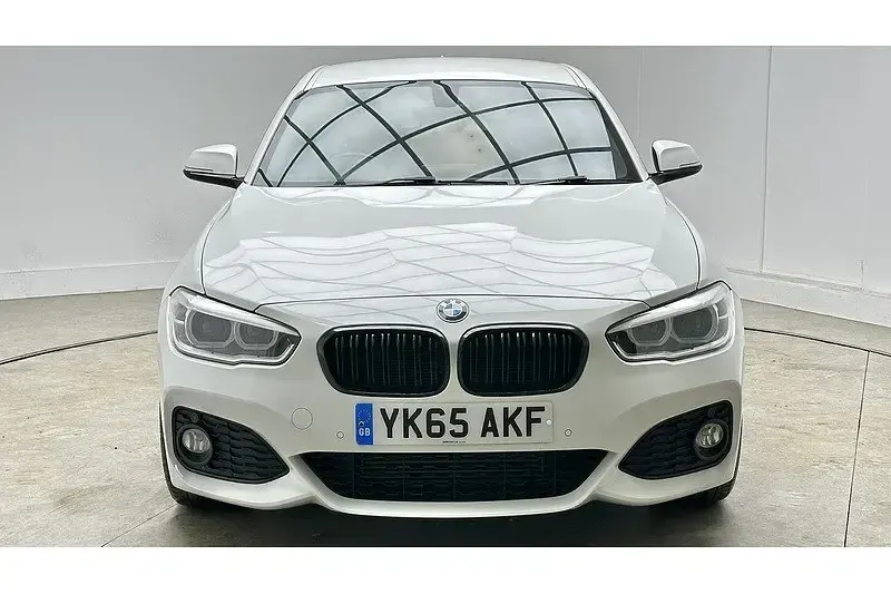 Begagnad BMW 120 M Sport 2015 Vit Halvkombi