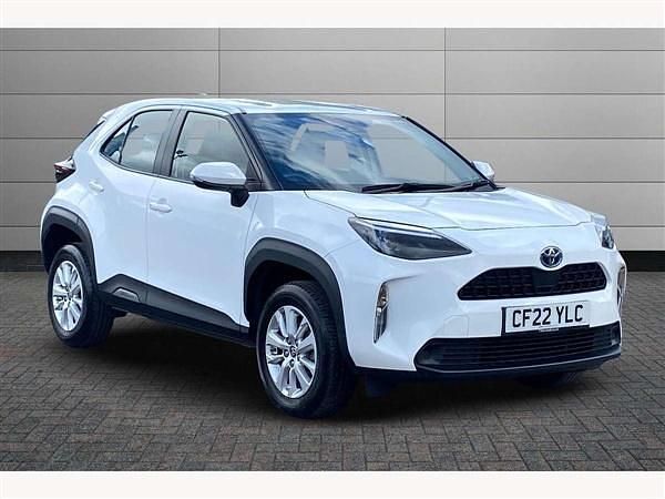 Pure white Used 2022 Toyota Yaris Cross SUV | £18,791 (Good price) - Image 1/4