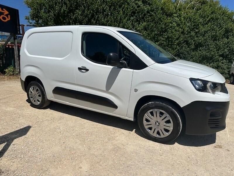 White Used 2021 Peugeot Partner Premium MPV | £7,250 (Super price) - Image 1/3