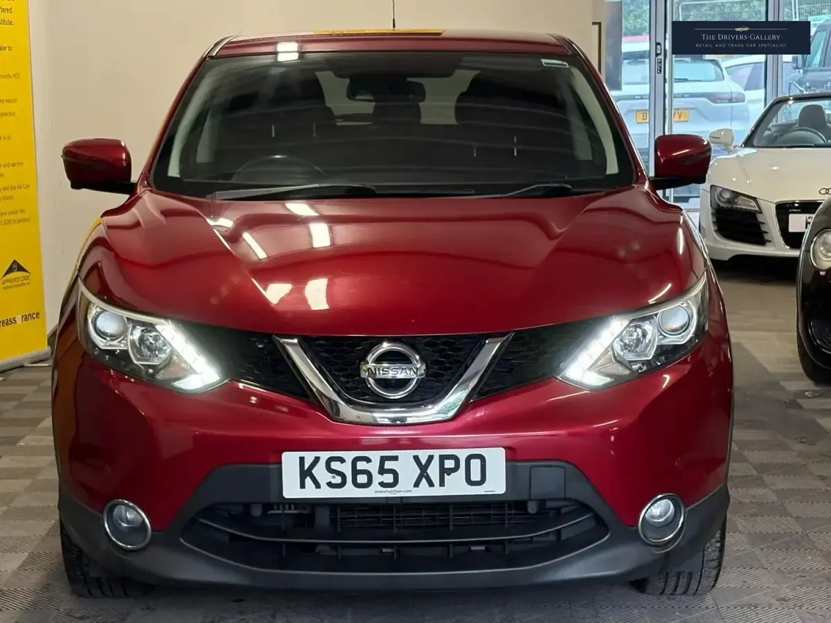 Used Nissan Qashqai N-TEC 110 HP (80 kW) 2016 Red SUV