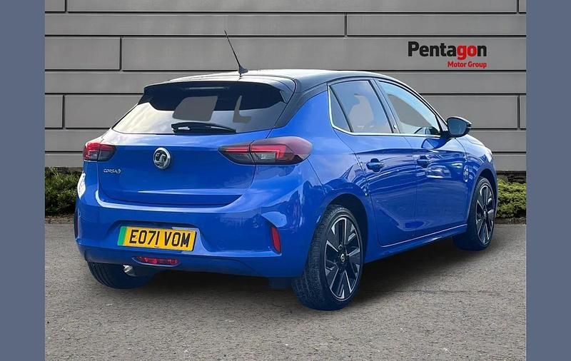 Second-hand Vauxhall Corsa-e Elite 100 kW (136 CP) 2021 Albastru Hatchback