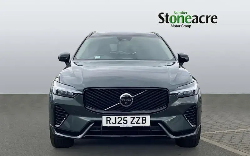 Used Volvo XC60 Plus 250 HP (183 kW) 2024 Green SUV