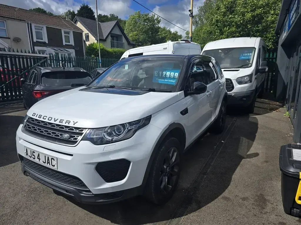 Used Land Rover Discovery 5 Landmark 180 HP (132 kW) 2018 White SUV