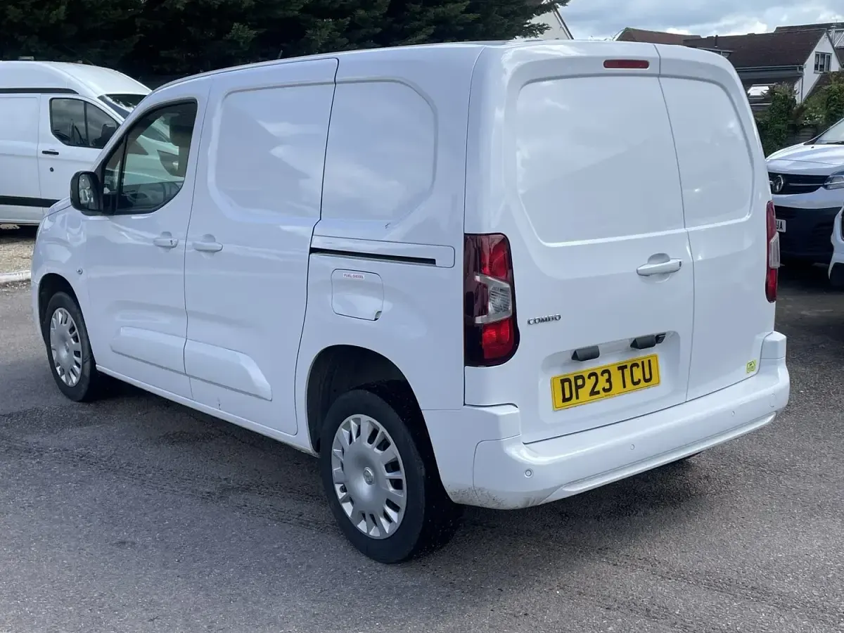 Used Vauxhall Combo 100 HP (73 kW) 2023 White MPV