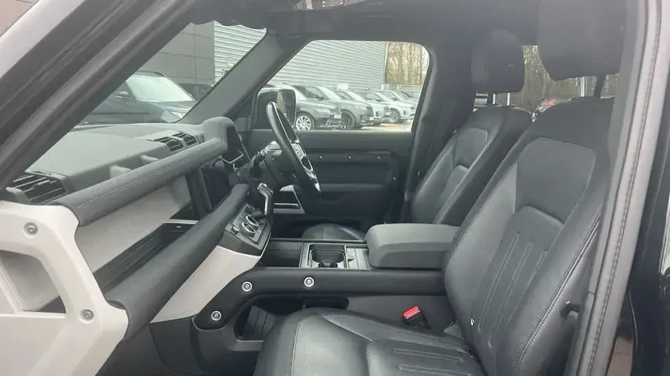 Używany Land Rover Defender SE Dynamic 249 KM (183 kW) 2021 Czarny SUV