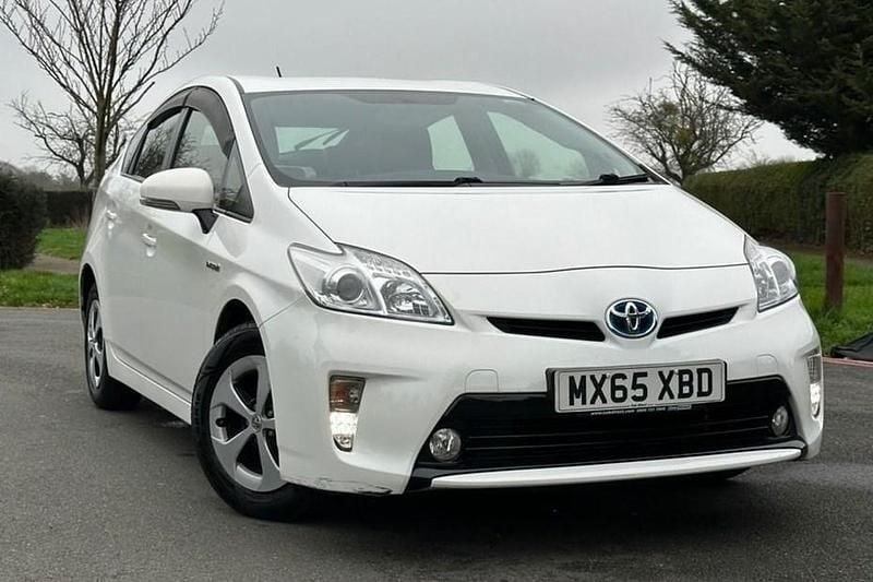 Used Toyota Prius T3 2015 White Hatchback