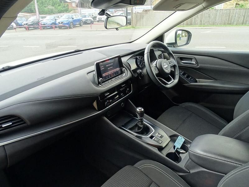 Used Nissan Qashqai Acenta Premium 2022 White SUV