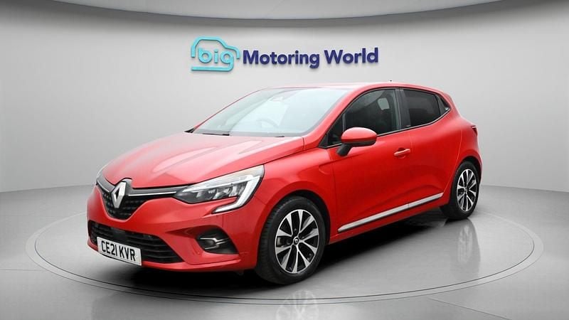Used Renault Clio V Iconic 140 HP (102 kW) 2021 Red Hatchback
