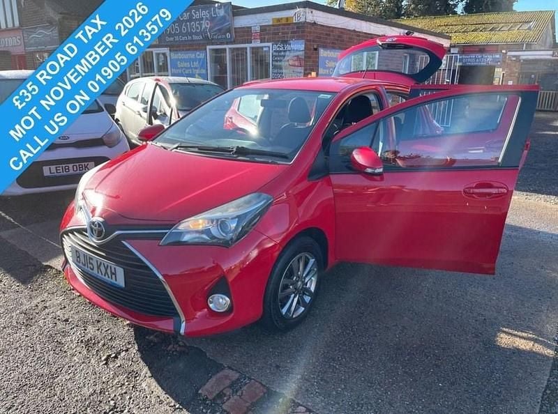 Red Used 2015 Toyota Yaris Hatchback | £6,999 (Fair price) - Image 1/4