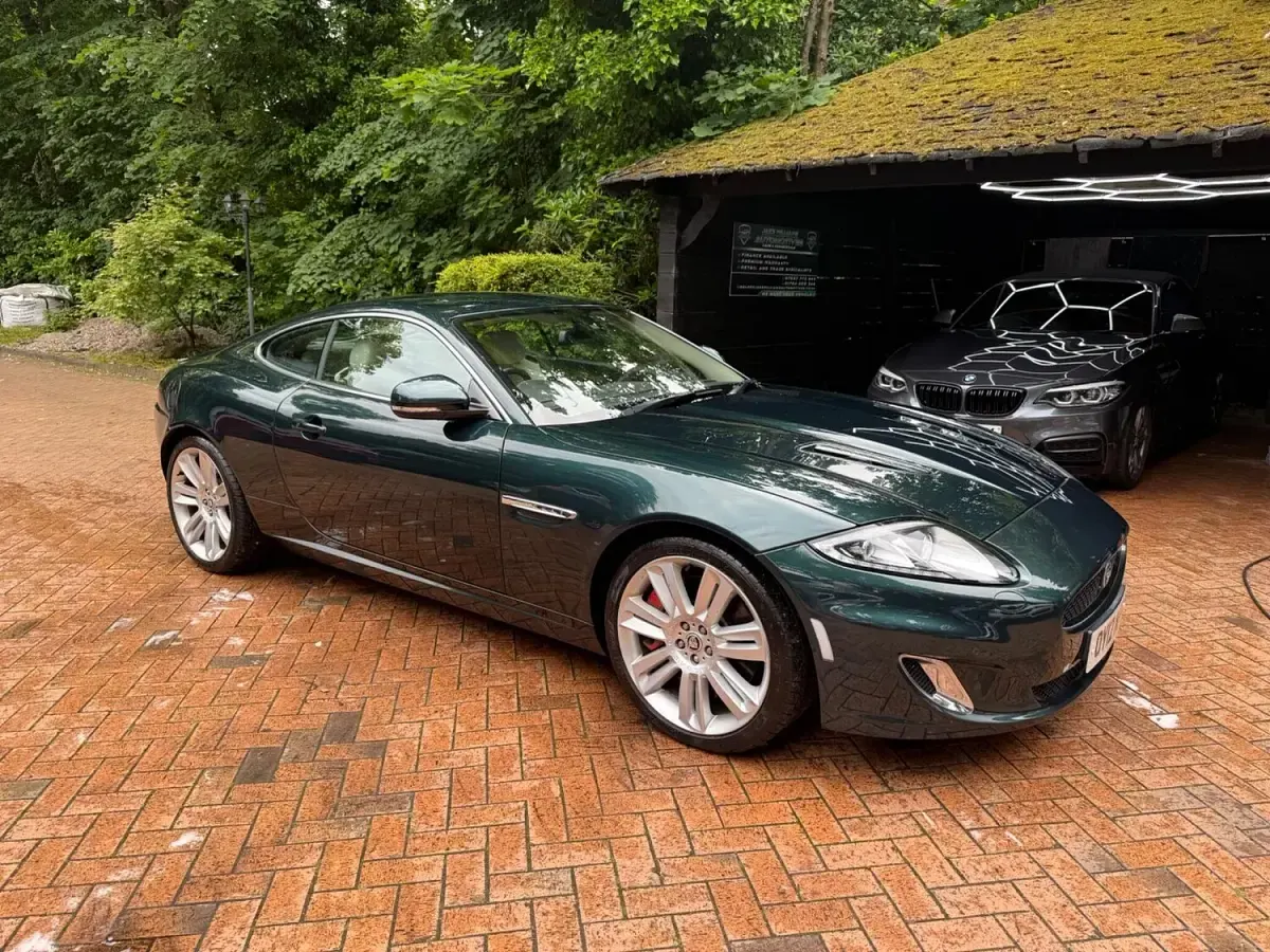 Used Jaguar XKR 510 HP (375 kW) 2012 Green Coupe