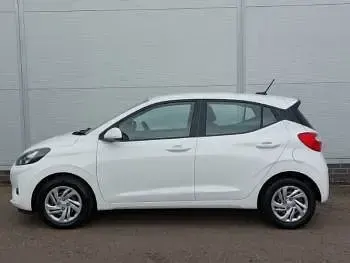 Used Hyundai i10 SE 67 HP (49 kW) 2023 White Hatchback