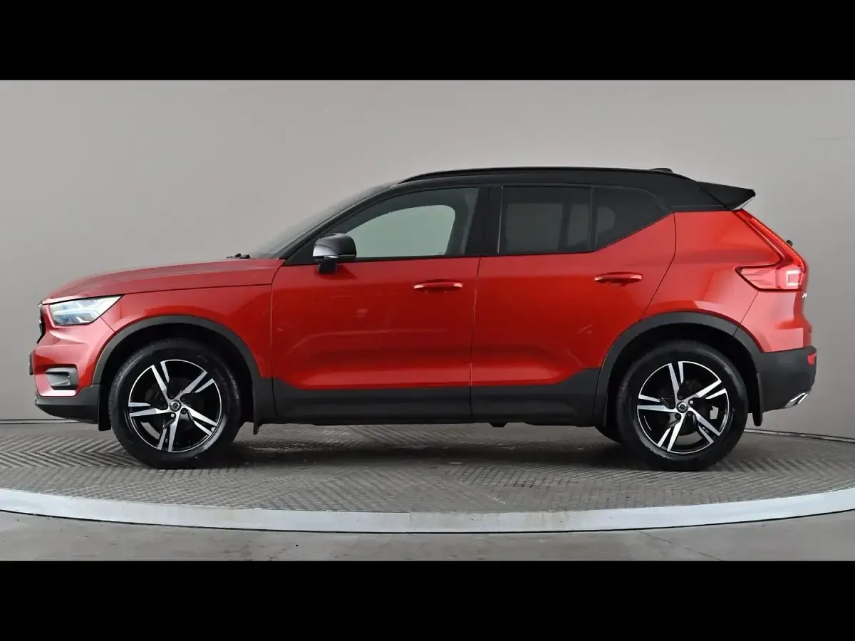 Used Volvo XC40 R-Design 2018 Red SUV
