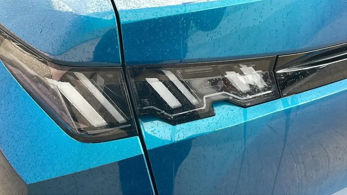Used Peugeot e-3008 Allure 152 kW (207 HP) 2025 Blue SUV