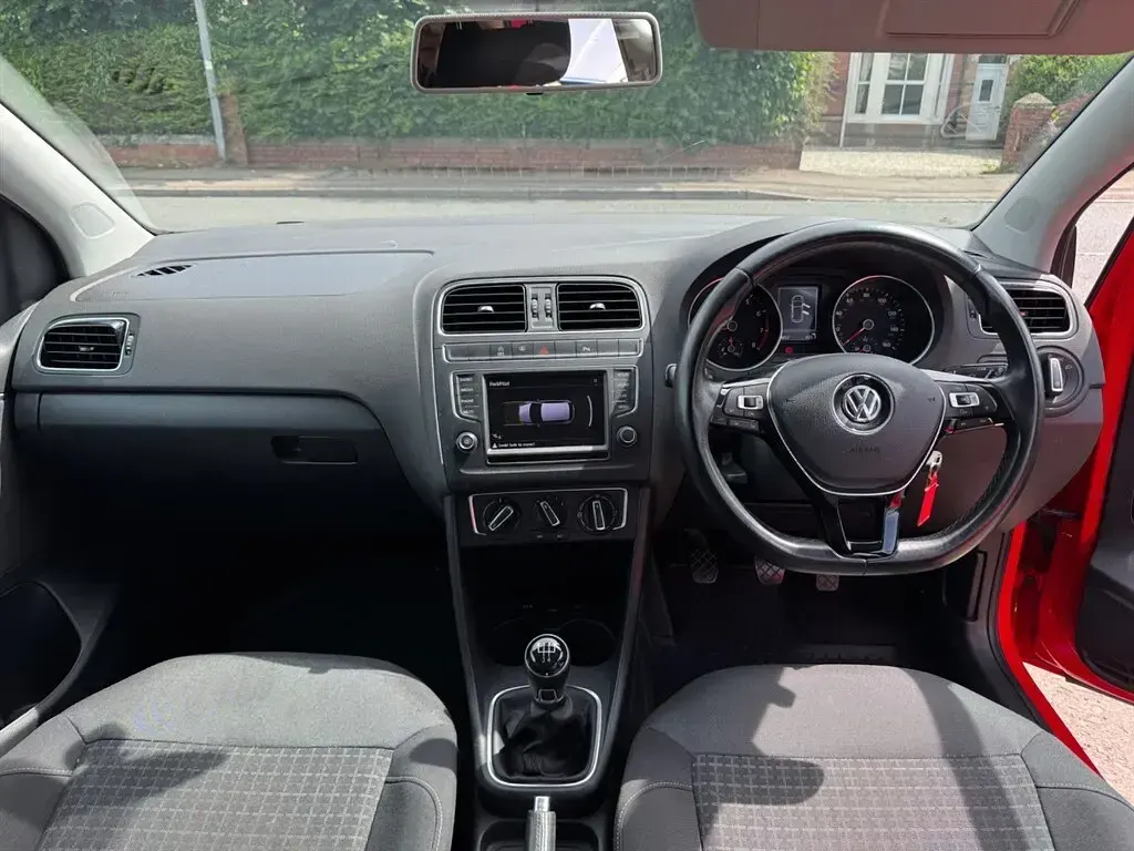 Used VW Polo Match 90 HP (66 kW) 2017 Red Hatchback
