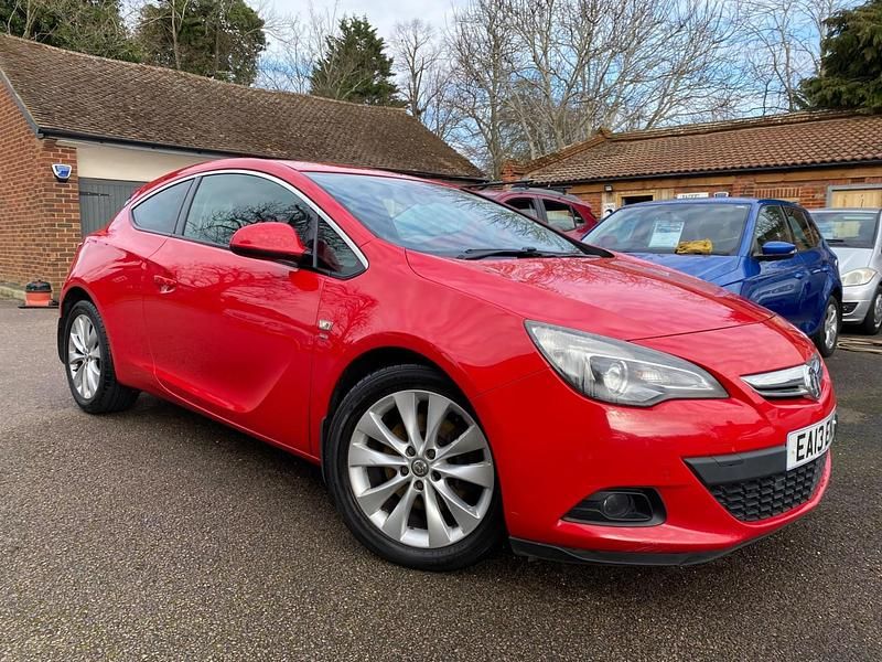 Used Vauxhall Astra SRi 165 HP (121 kW) 2013 Red Coupe