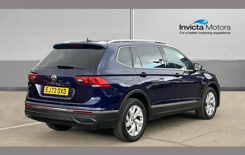 Usado VW Tiguan Allspace Life 150 HP (110 kW) 2023 Azul SUV