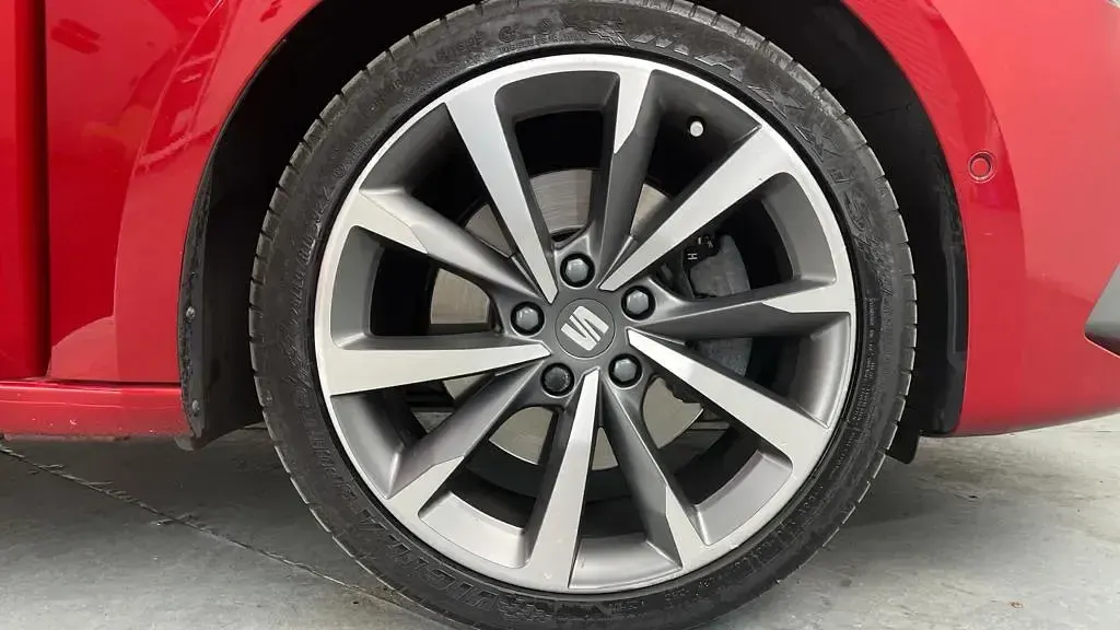 Used Seat Leon FR First Edition 150 HP (110 kW) 2020 Red Hatchback