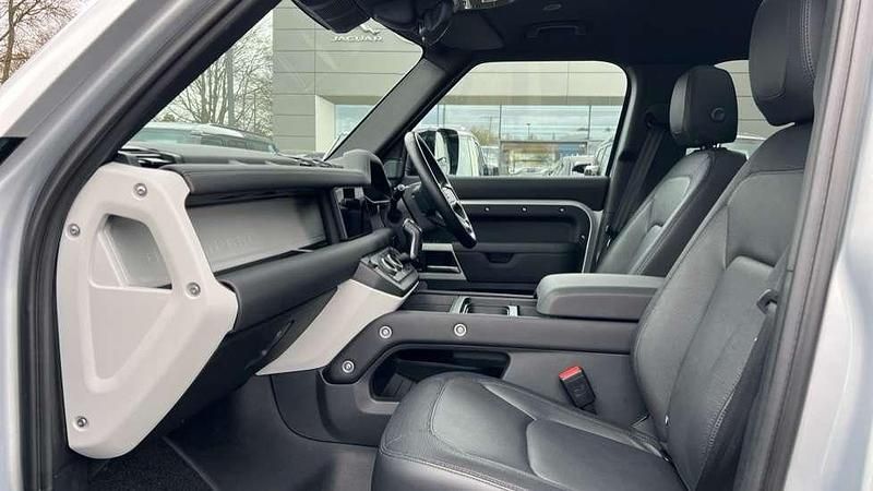 Używany Land Rover Defender SE Dynamic 404 KM (297 kW) 2024 Srebrny SUV