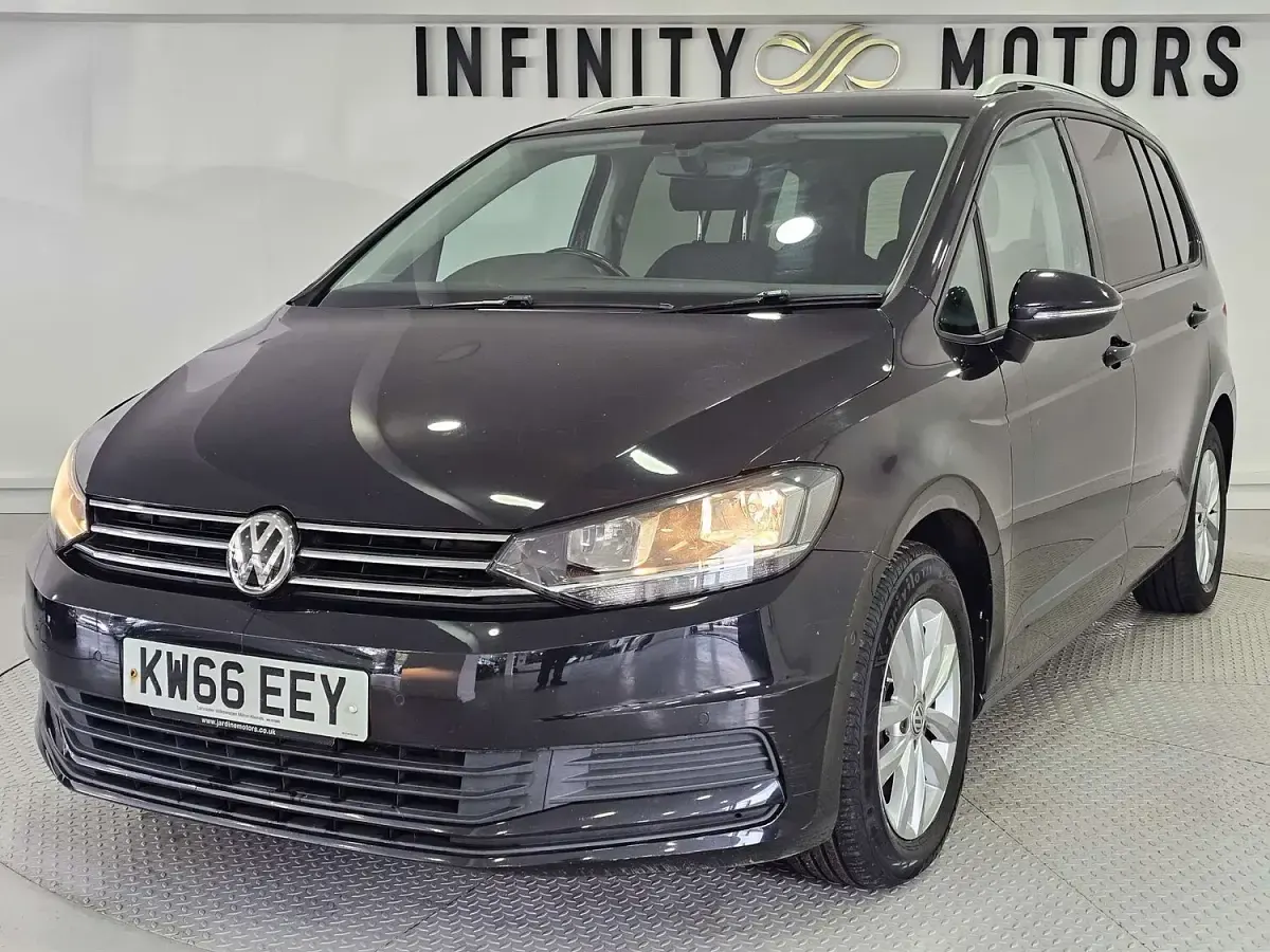 Used VW Touran SE 147 HP (108 kW) 2017 Black MPV