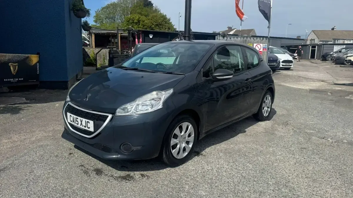 Używany Peugeot 208 Access 110 KM (80 kW) 2015 Szary Hatchback