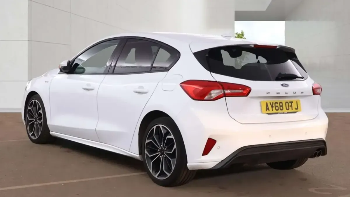 Begagnad Ford Focus ST-Line X 125 HK (91 kW) 2018 Vit Halvkombi