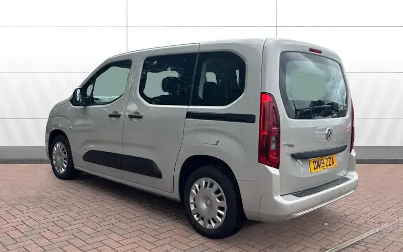 Used Vauxhall Combo Design Edition 110 HP (80 kW) 2019 Grey MPV