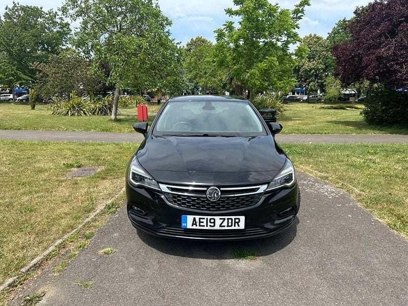 Second-hand Vauxhall Astra 148 CP (108 kW) 2019 Negru Hatchback