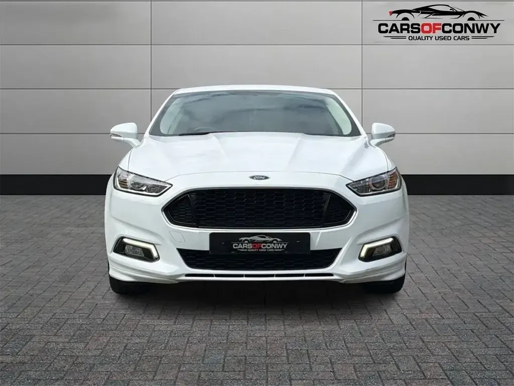 Used Ford Mondeo ST-Line 180 HP (132 kW) 2017 White Hatchback