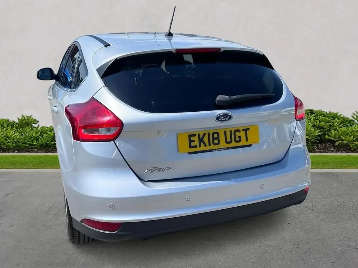 Used Ford Focus Zetec 120 HP (88 kW) 2018 Silver Hatchback