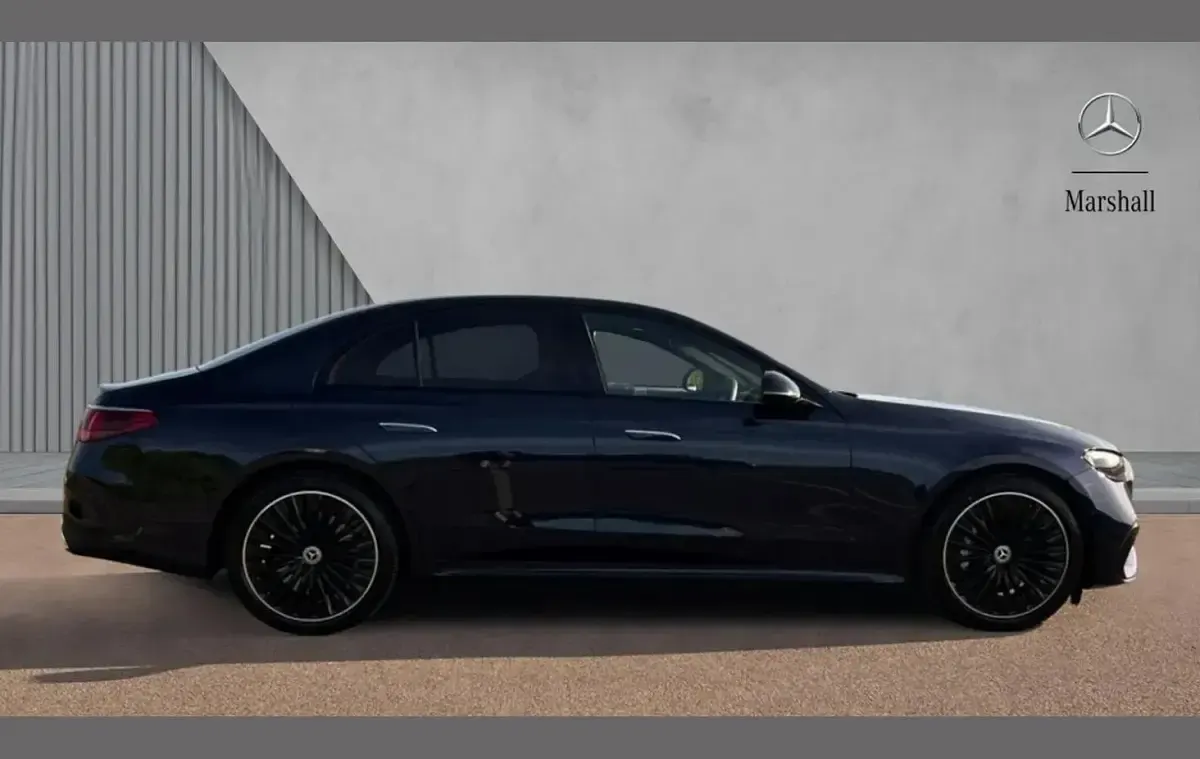 Usado Mercedes E300 Urban 313 HP (230 kW) 2025 Azul Sedan