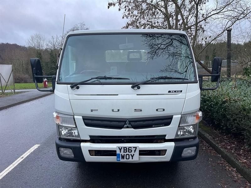 Used Mitsubishi Canter 150 HP (110 kW) 2018 White Pickup