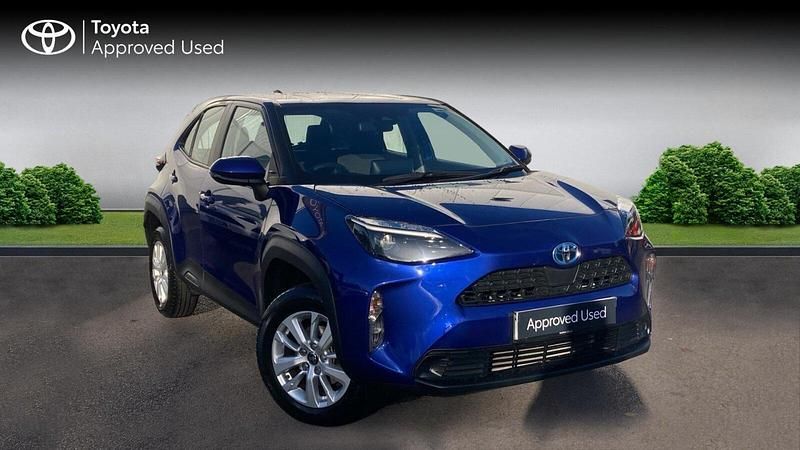 Galactic blue Used 2022 Toyota Yaris Hybrid SUV | £18,395 (Super price) - Image 1/4